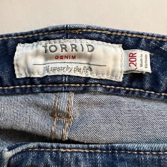 Torrid Plus Girlfriend Mid=Rise Embroidered Follow Your Heart Jeans - Picture 8 of 12